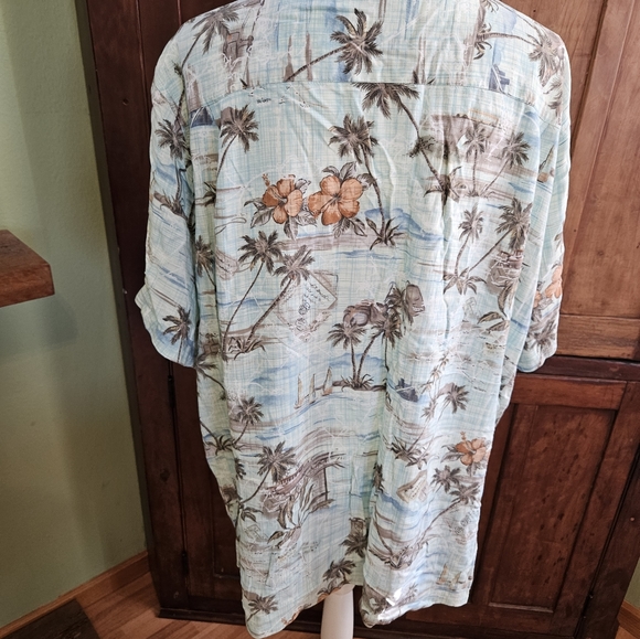 Batek Bay xxl short-sleeved button down. - Picture 2 of 7